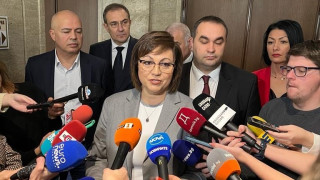 Сглобката - от едноръки джентълмени до двуръки бандити в очите на Нинова