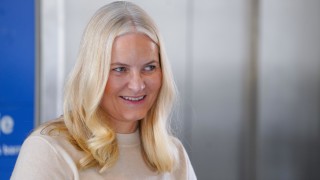 Норвежката престолонаследница Мете Марит заяви че съжалява за приятелството си с
