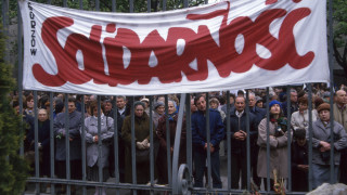 Работническата класа изживява негодувание против своята безправност като то се