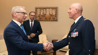 Премиерът в оставка Николай Денков проведе работна среща с върховният