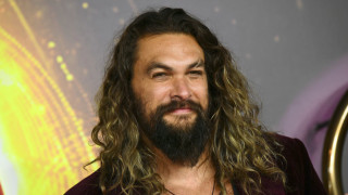 Джейсън Момоа изуми феновете си с нова визия която освен