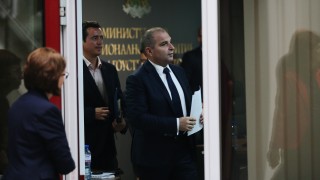 Поетапно вдигане на тол таксите за тежкотоварните и автобусните превози