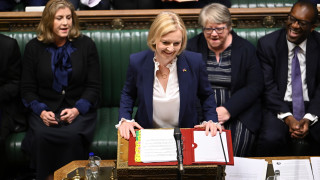 Британският министър председател Лиз Тръс беше принудена в понеделник да направи