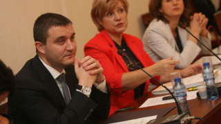 Две парламентарни комисии приеха законопроекта за заем от 1,5 млрд. евро