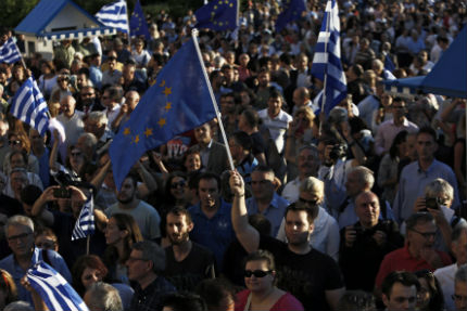 Хиляди подкрепиха еврото на протест в Атина 