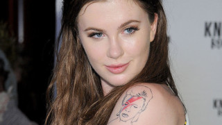 Айрланд Болдуин има честия навик да ни прави съпричастни с