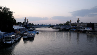 Намериха тялото на мъж в река Сена близо до моста