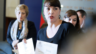 Търсят оригиналите на писма от ЕК за пътния фонд