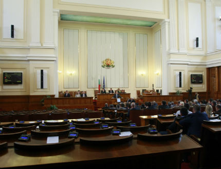 ГЕРБ и "Атака" "спънаха" кворума в парламента