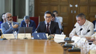 Дефицитът расте защото още нямаме приет бюджет и съответно няма