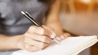 Над 300 души са подкрепили подписка за оставката на директора