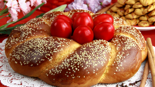 Великденската кошница с по достъпни стоки за традиционния православен празник