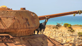 Йеменските хуси са нападнали и сериозно повредили гръцкия търговски кораб