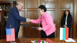 Заместник министър председателят и министър на финансите Людмила Петкова и Кенет