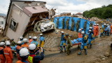 156 са вече жертвите на наводненията в Япония
