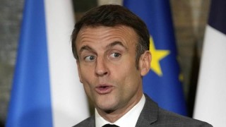 Френският президент Еманюел Макрон призова в сряда израелския министър председател Бенямин