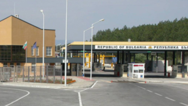 "Илинден-Ексохи" е отворен за коли, микробуси и автобуси до 17 часа