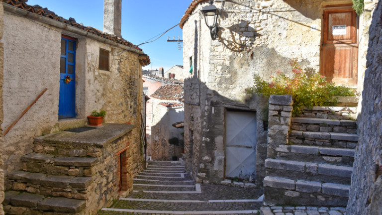 Италианското село, в което се продават къщи за $1