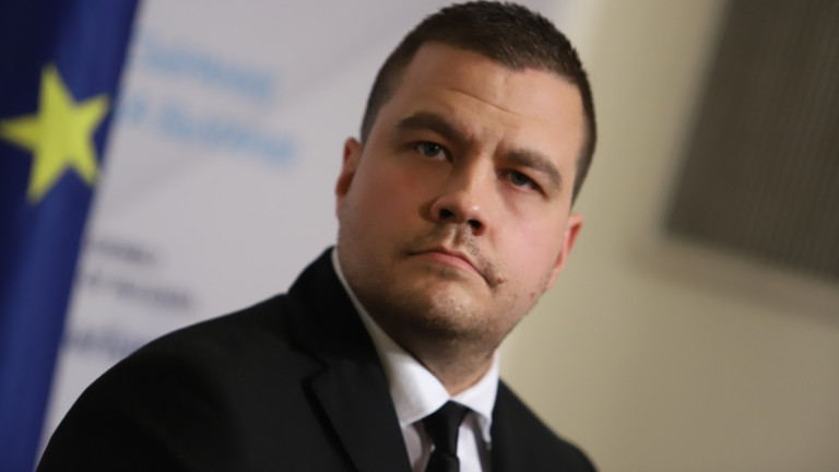 Балабанов призова Нинова незабавно да върне третия мандат