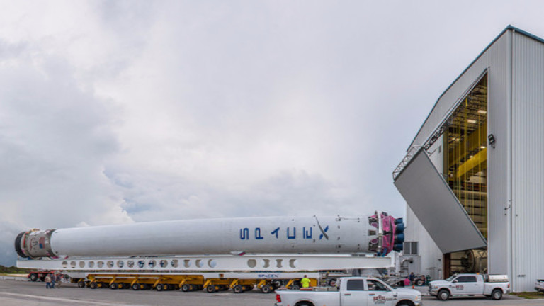 На 17 юни SpaceX изстрелва първия български сателит