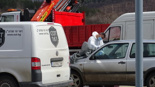 Грабежът на инкасо автомобила вчера край Перник е извършен с