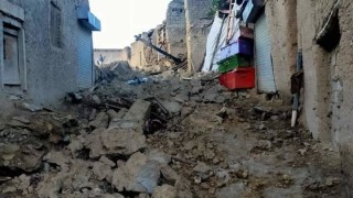 Най малко 130 души загинаха при силно земетресение с магнитуд 6 1