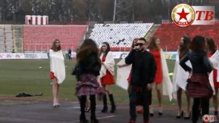 Криско раздаде автографи на "Армията" (СНИМКИ)