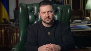 Президентът на Украйна Володимир Зеленски в понеделник обсъди с канадския