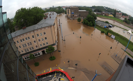 Германия се бори с катастрофалното наводнение