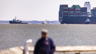 Буксир по Суецкия канал е потънал след сблъсък с танкер