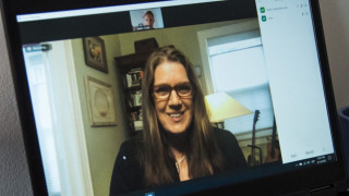 Седмици преди изборите Той знае че е в отчаяно