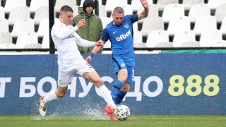 Старши треньорът на Славия Златомир Загорчич има да решава сериозни