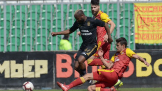 Българският национал Георги Костадинов игра цял мач за своя Арсенал