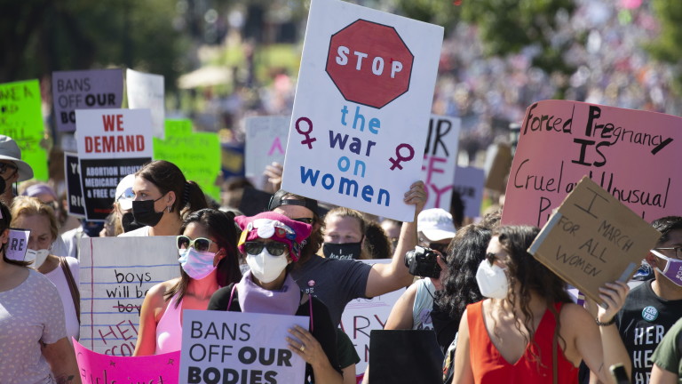 Съдия в САЩ временно блокира забраната за аборти в Тексас