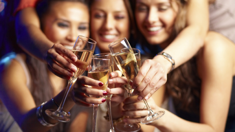 Жените до 35 г. пият повече от мъжете 