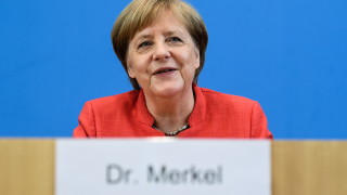 Европа да работи за обща оръжейна система, иска Меркел