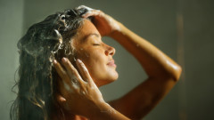 Японската техника за миене на коса, с която е по-здрава и чиста от всякога