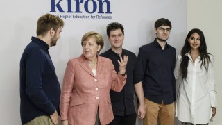 Германският канцлер Ангела Меркел обяви че не съжалява за решението