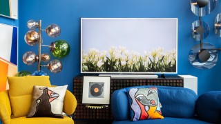 Картини, снимки... А откъде се чува музиката?