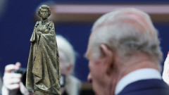 В чест на "мама" Елизабет Втора - как отбелязаха годишнината от рождението на кралицата