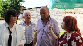 Председателят на БСП Корнелия Нинова поздрави всички хора в село