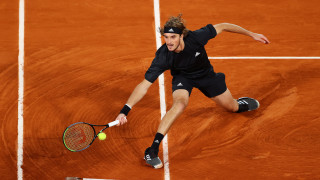 Миналогодишният финалист Стефанос Циципас победи драматично с 6 3 7 6 8