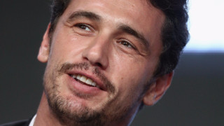 Джеймс Франко изглежда така сякаш непрестанно е обграден от обожателки