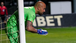 Вратарят и капитан на Левски Николай Михайлов използва профила