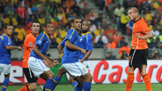 Уругвай и Холандия в спор за място на финала на Мондиала