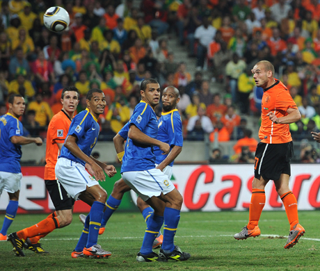 Уругвай и Холандия в спор за място на финала на Мондиала