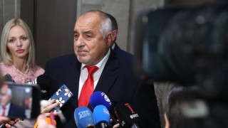 Ролята на Румен Радев не е да дава съвети Това