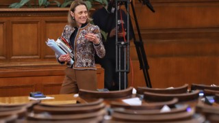 Ива Митева не е включила гласуване на кабинет в дневния ред на НС