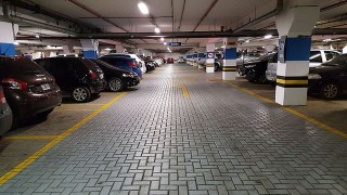 Стотици хора останаха блокирани в паркинга на столичен мол