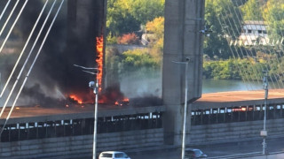 Руски дрон се вряза в Южния мост в Киев: спря движението на автомобили и метрото